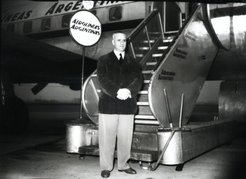 "Roberto Pettinato returning from Penitentiary Congress in Brasil. Ezeiza Airport. 1953" (National Library, Argentina)