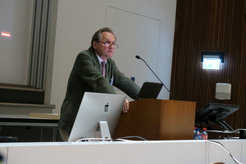 Thomas Duve moderiert die Diskussion mit Lauren Benton.